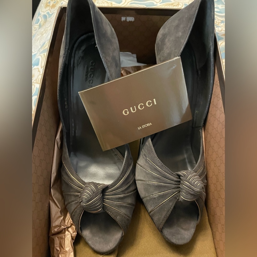 Gucci peep toe pumps, excellent condition. Worn once for a wedding. - Picture 2 of 10
